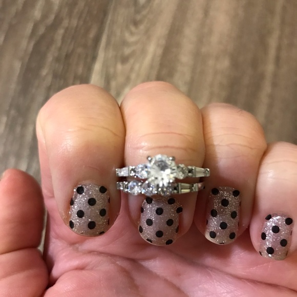 Women’s engagement wedding birthday ring - Picture 7 of 8